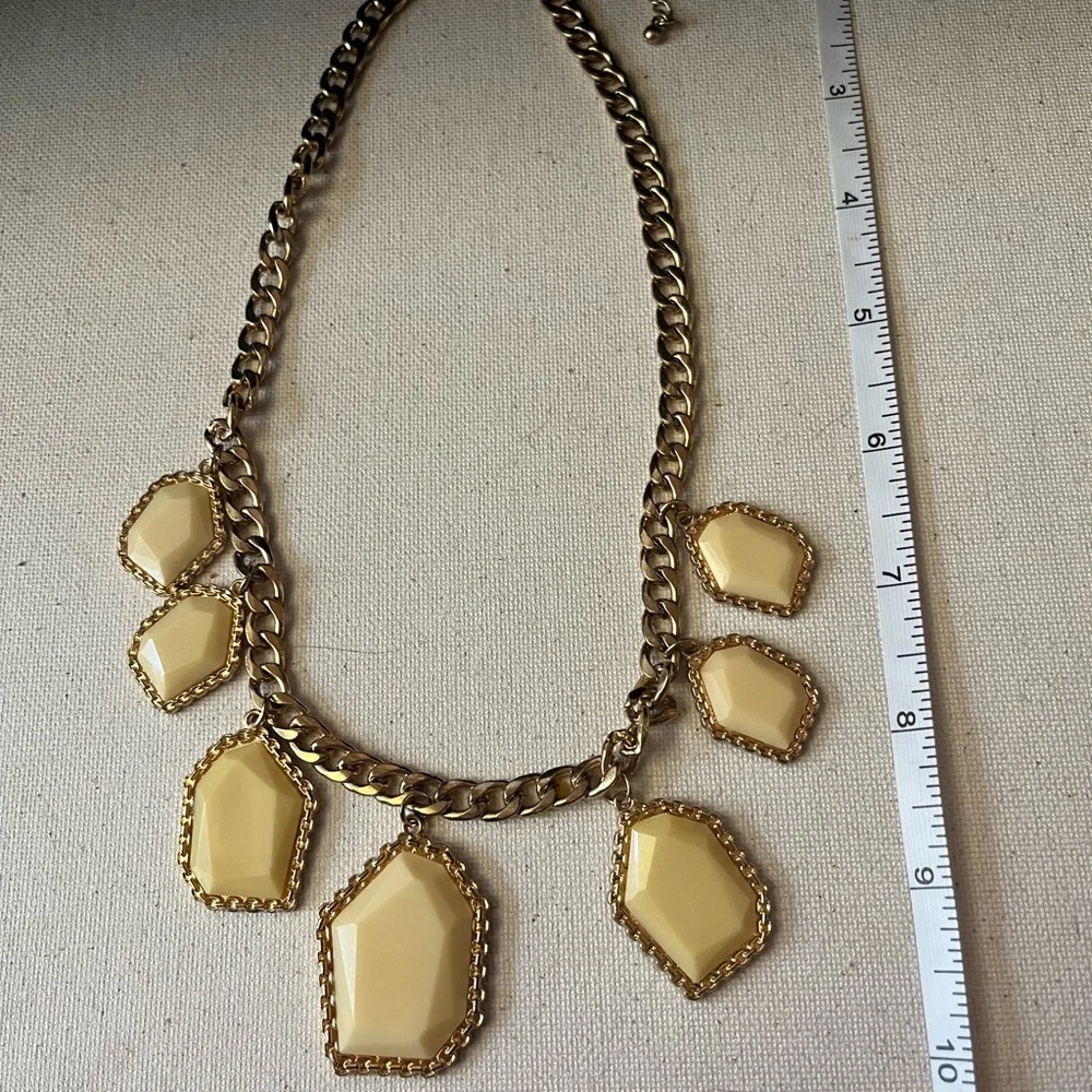 Vintage-Inspired Yellow Geometric Statement Necklace - Picture 2 of 4